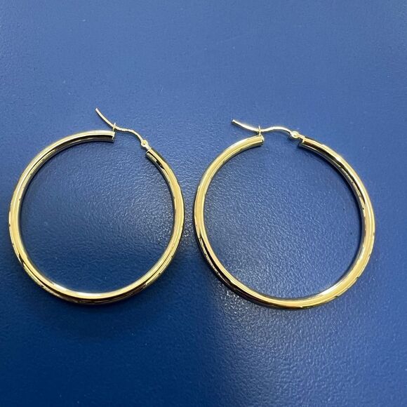14k gold classic hoop earrings - Picture 7 of 8